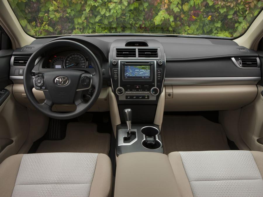  Toyota Camry LE 2011 года  (фото 6 из 10)